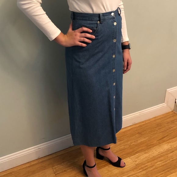 Long denim skirt with mother of pearl type buttons - Picture 2 of 7